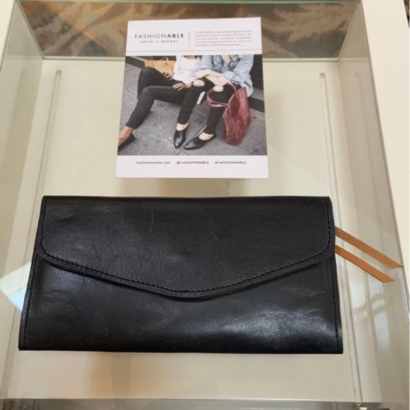 Fashionable Hailu Wallet - Picture 1 of 5